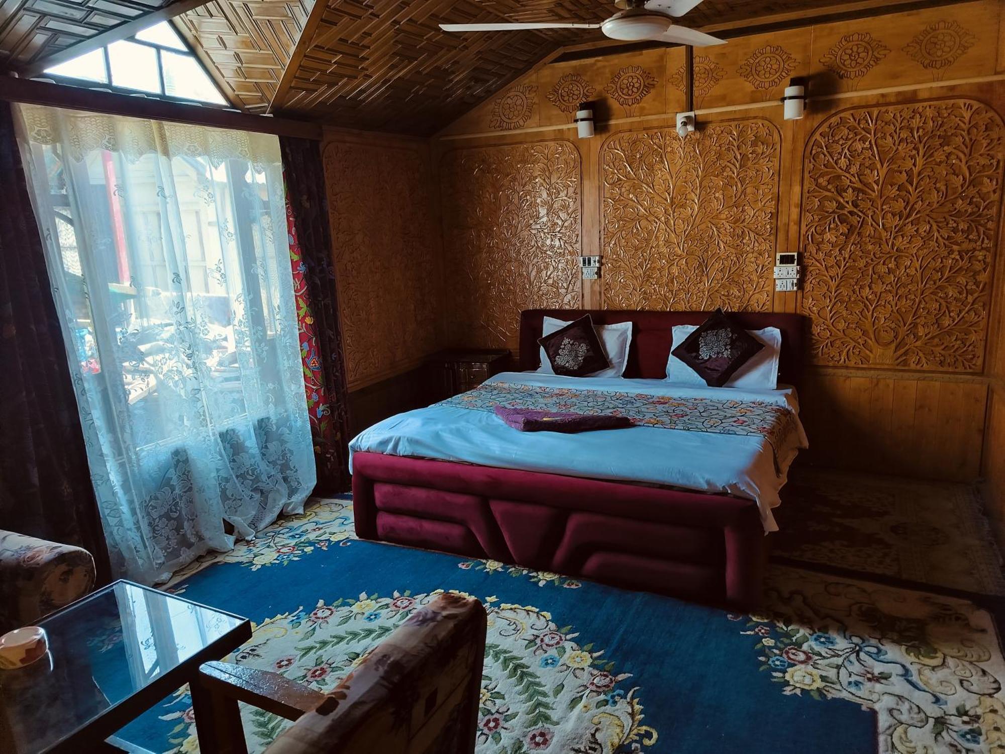 Houseboat Young Snow View Front Line Dal Lake Srīnagar Pokoj fotografie