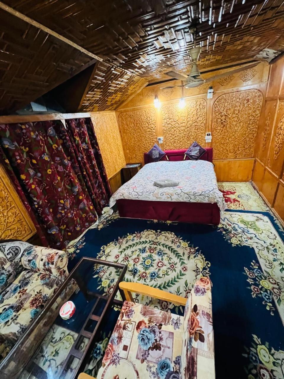 Houseboat Young Snow View Front Line Dal Lake Srīnagar Pokoj fotografie